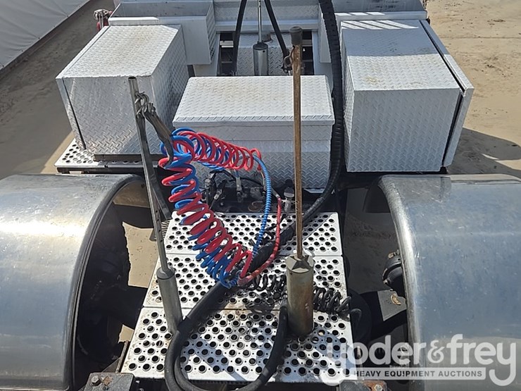 2014-kenworth-t880-image-50