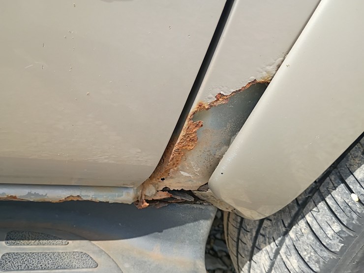 2005-chevrolet-suburban-image-96