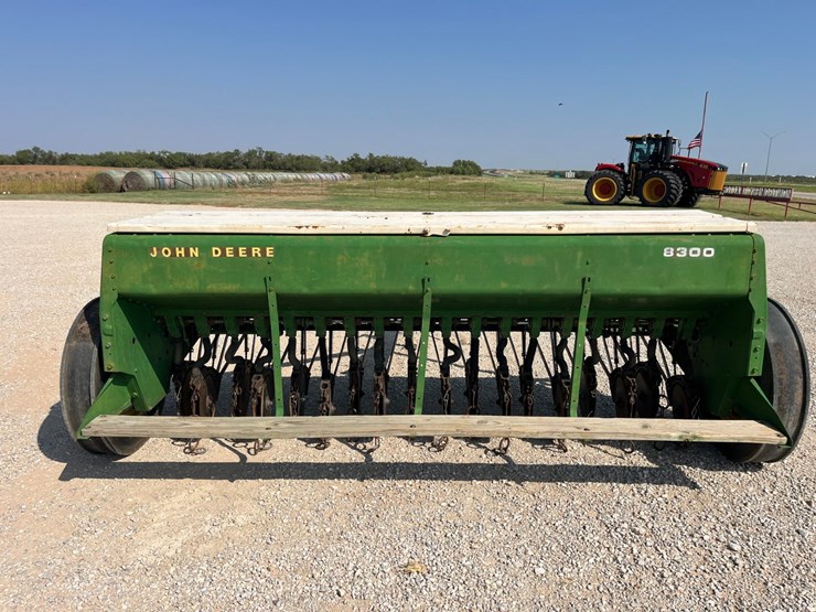 john-deere-8300-image-10