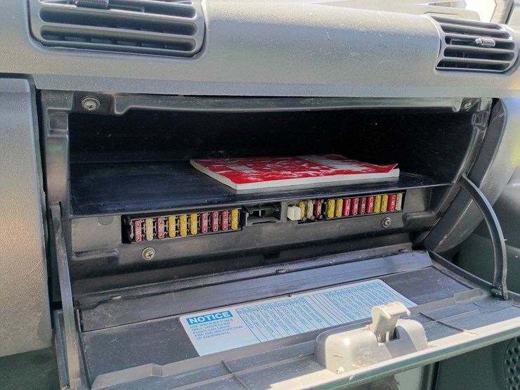 2000-gmc-w3500-image-40