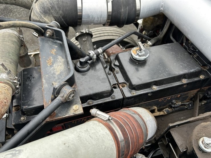 1994-peterbilt-377-image-46