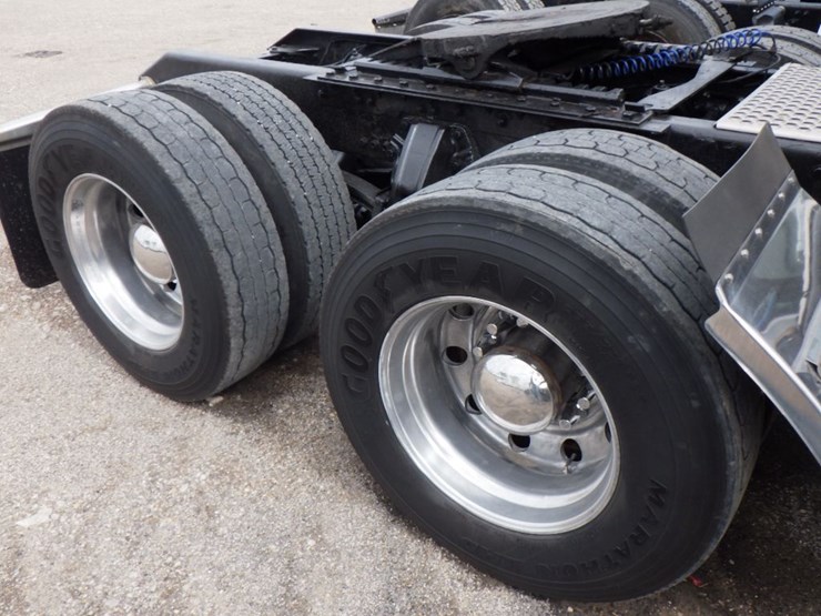 2016-kenworth-t800-image-6