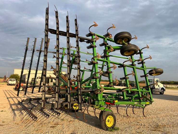 2004-john-deere-2210-image-9