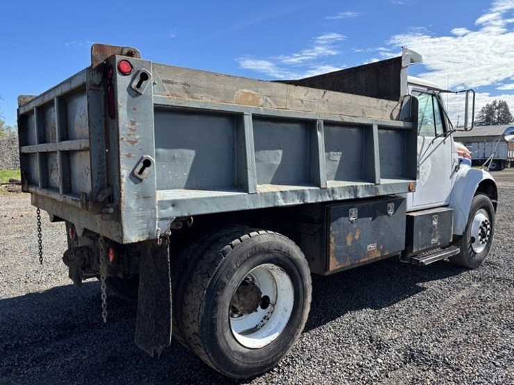 1985-international-4700-image-5