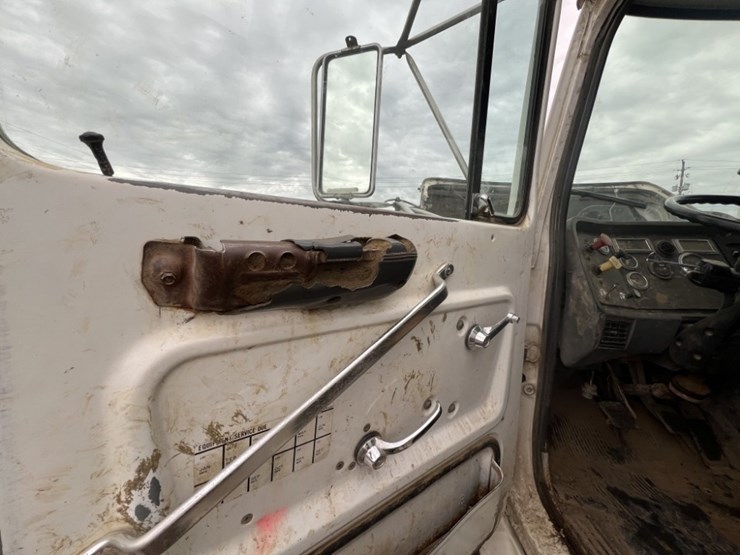 1995-ford-l9000-image-20