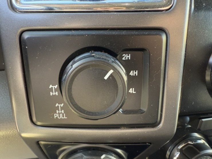 2016-ford-f150-xlt-image-32