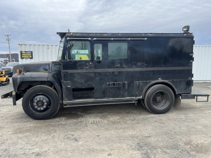 1992-ford-f700-image-7