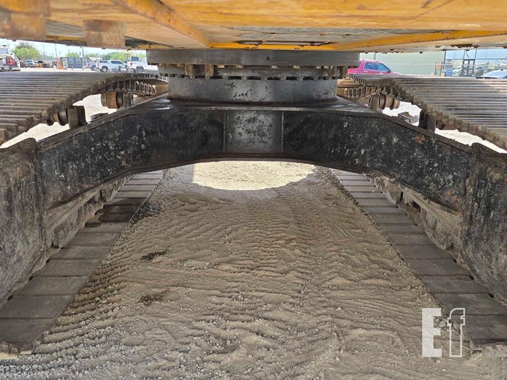 2018-deere-350g-lc-image-26