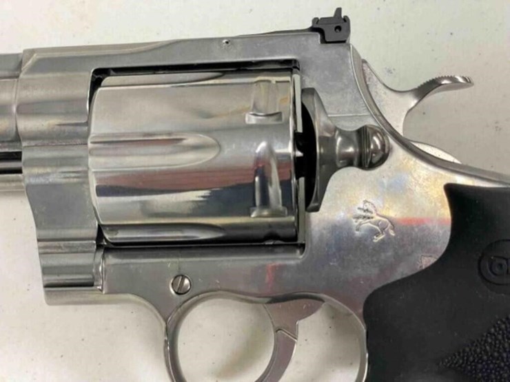 colt-revolver-image-6