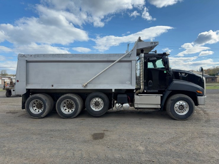 2015-caterpillar-ct660-image-6