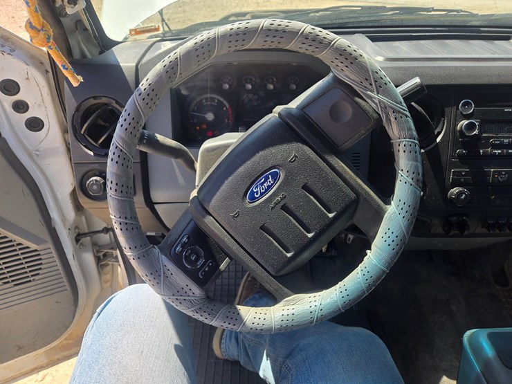 2011-ford-f350-image-43