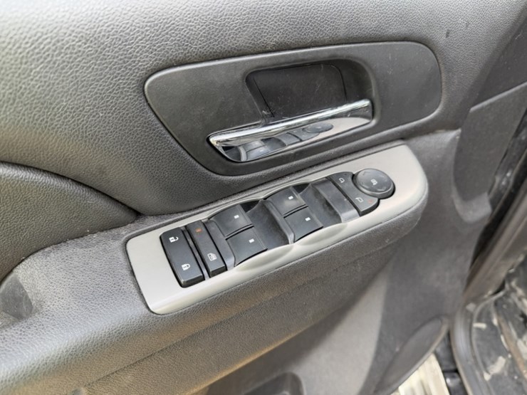 2014-chevrolet-tahoe-image-26