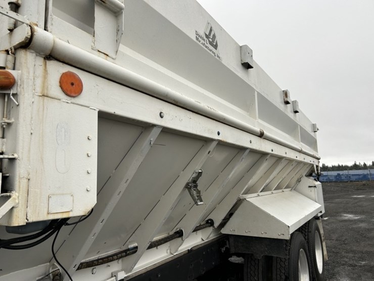 1994-peterbilt-377-image-35