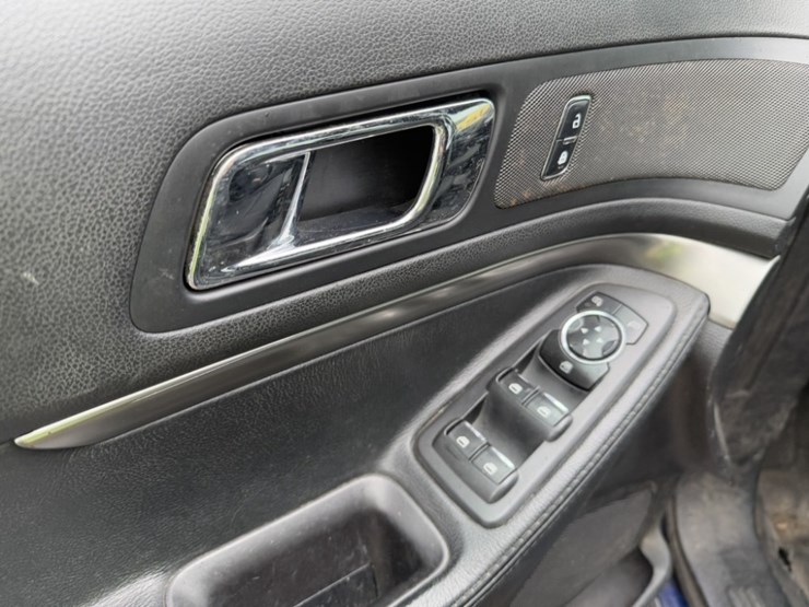 2017-ford-explorer-image-26