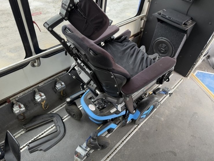 2008-ford-e450-image-26