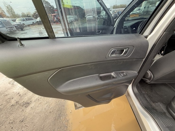 2017-ford-explorer-image-24