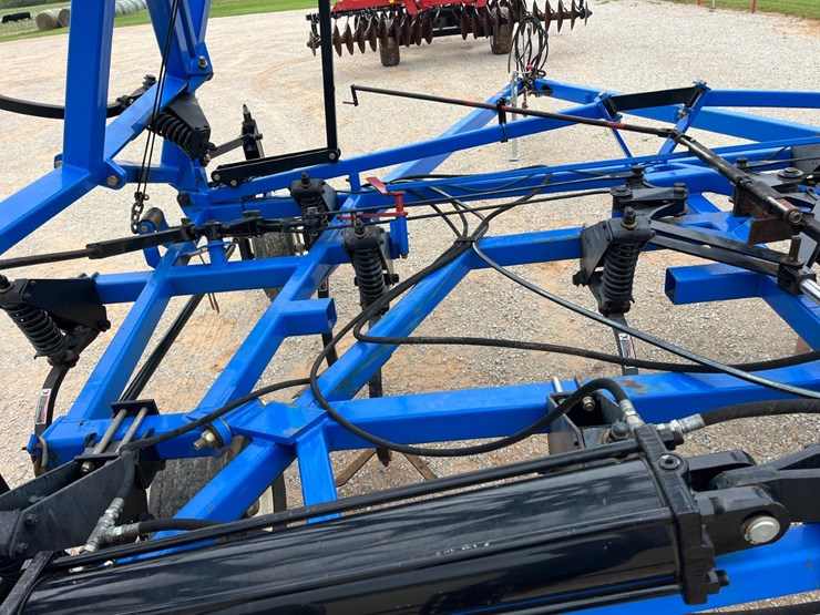 2015-new-holland-st830-image-21