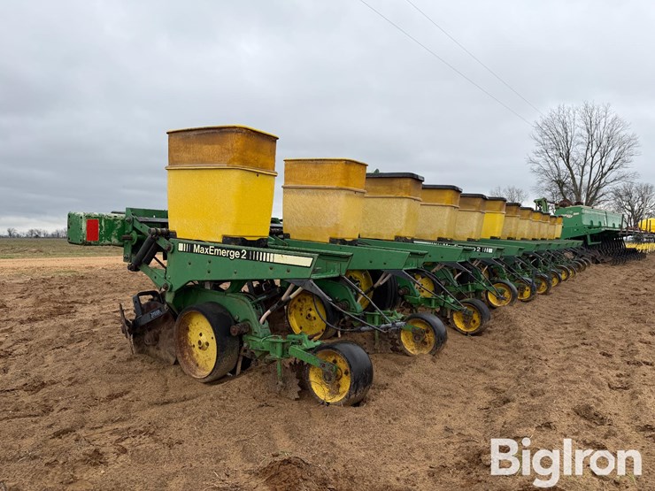 john-deere-7300-image-7