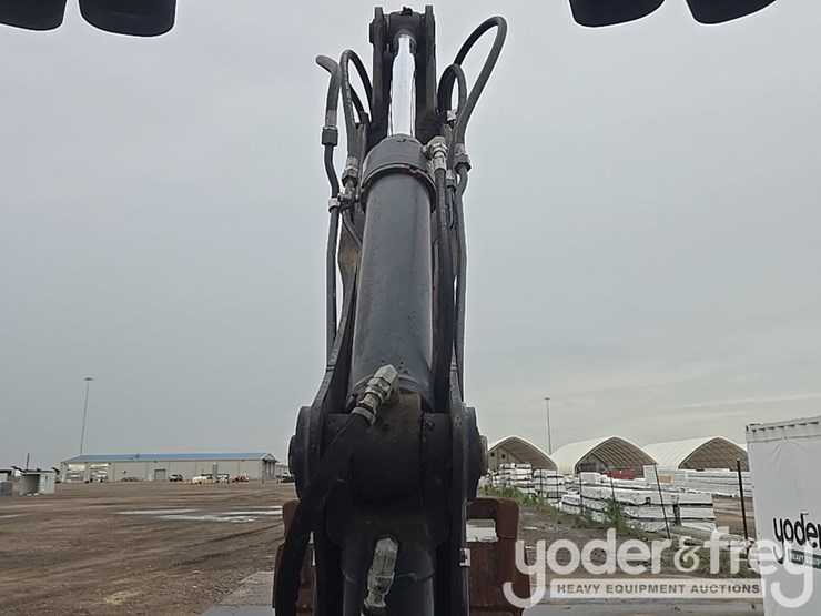 2018-deere-310l-image-41