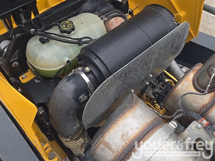 2018-deere-310l-image-76