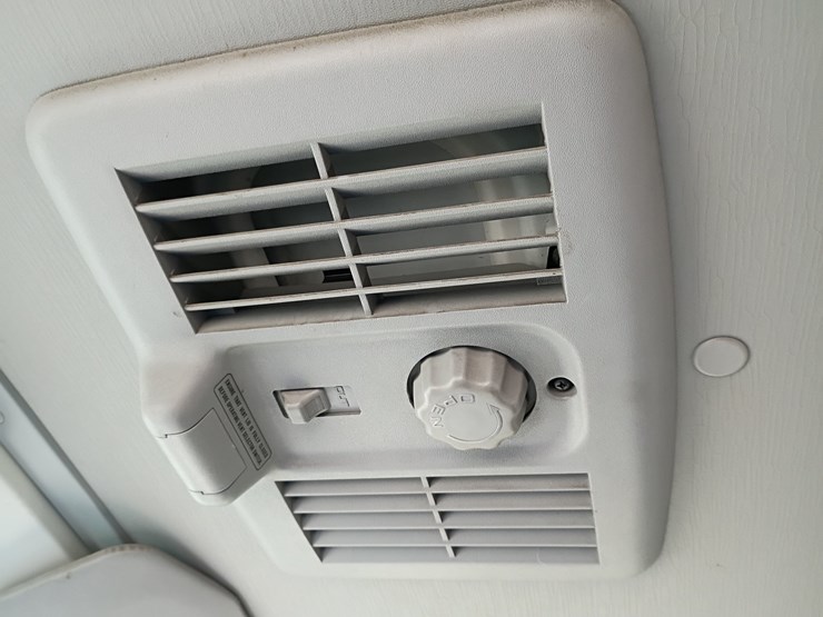 2000-gmc-w3500-image-47