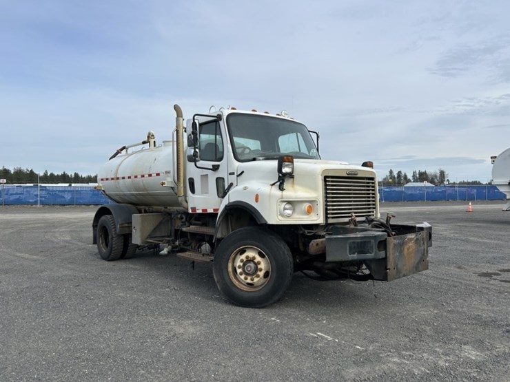 2006-freightliner-m2-water-truck-image-7