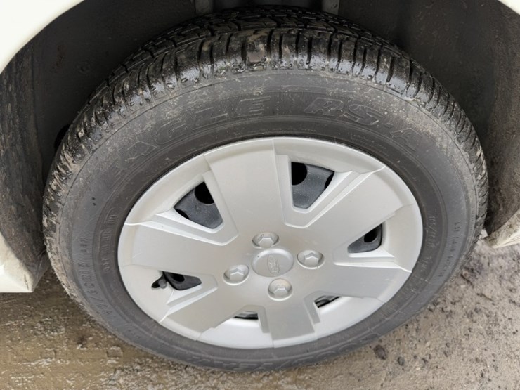 2009-ford-focus-sedan-image-17