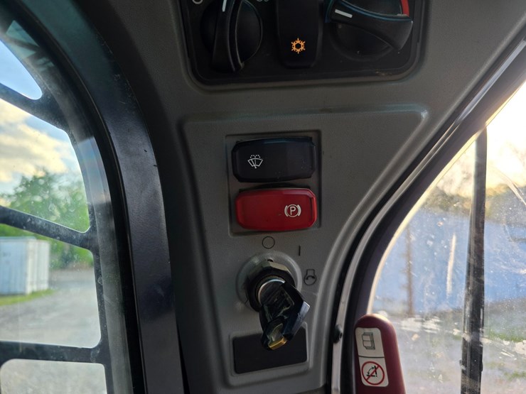 2023-caterpillar-299d3-xe-image-75