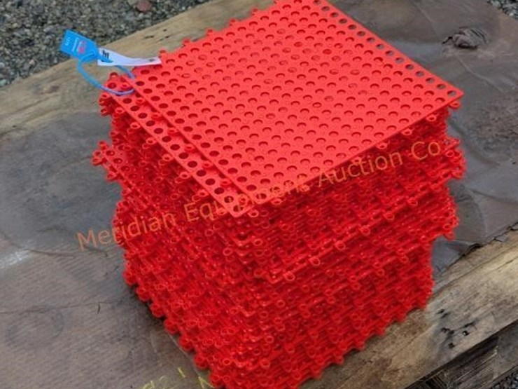 ~72--red-interlocking-rubber-floor-tiles-image-10