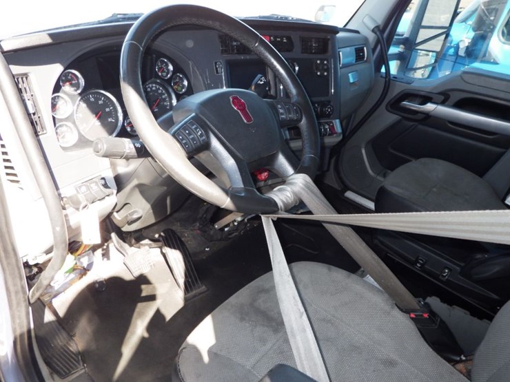 2020-kenworth-t680-image-22