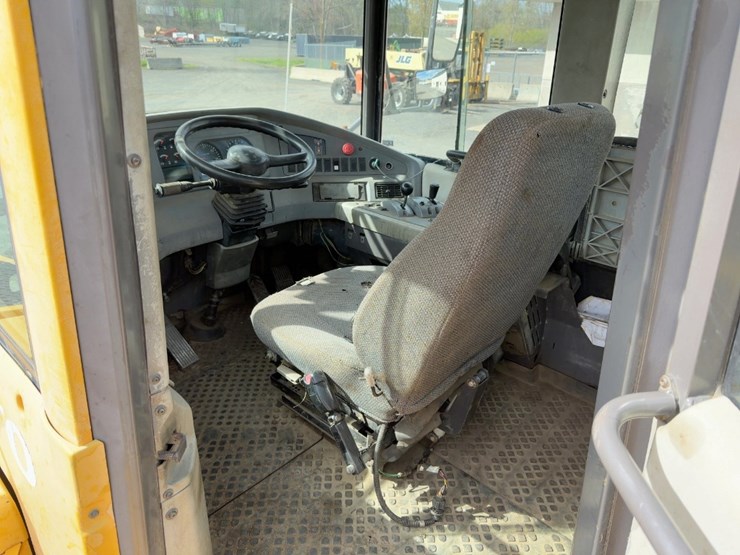 2003-volvo-a40d-image-39