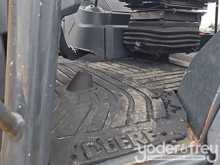 2018-deere-310l-image-90