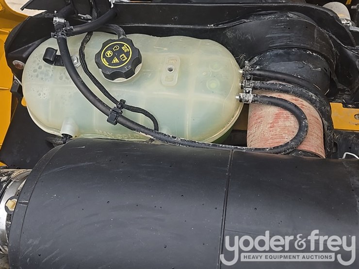 2018-deere-310l-image-59