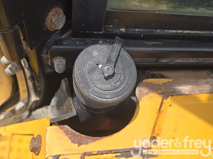 2019-caterpillar-d6-lgp-image-40