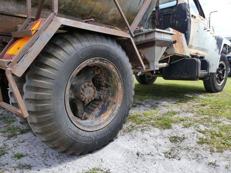 1990-ford-f700-image-5