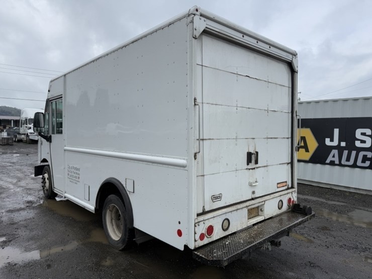 2014-freightliner-mt45-image-6