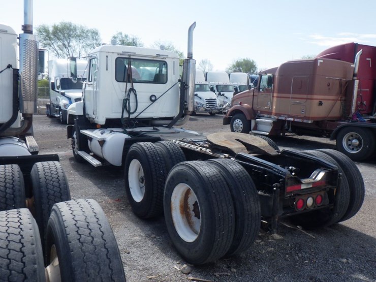 2001-mack-ch613-image-11