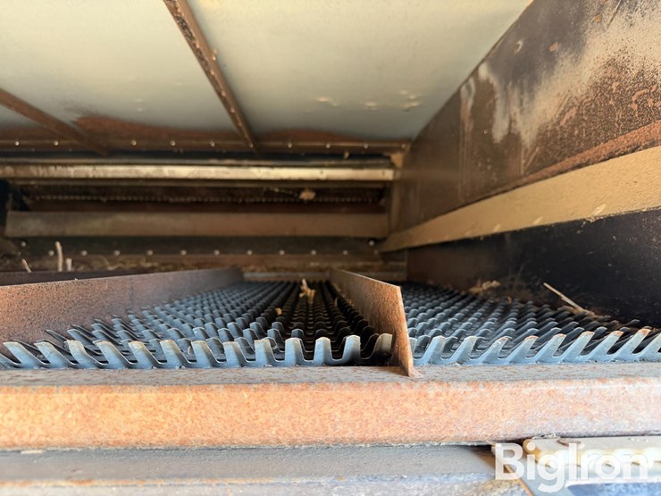 1990-gleaner-r70-image-12