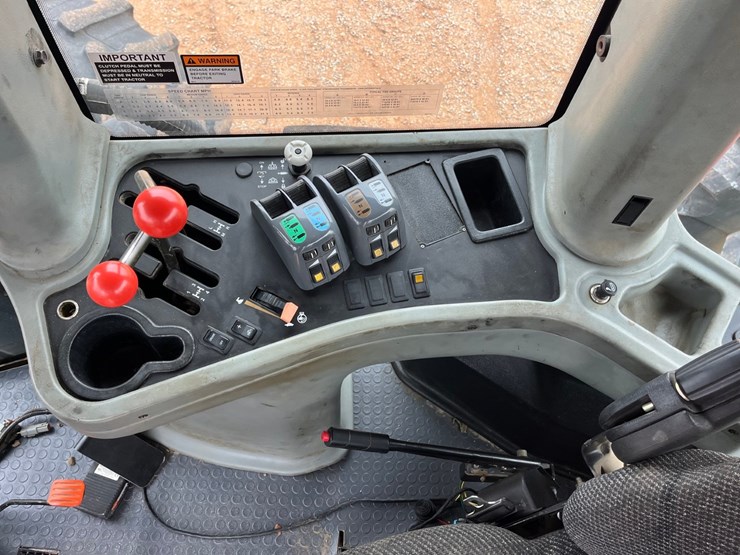 2008-versatile-535-image-26