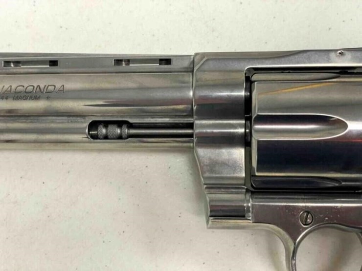 colt-revolver-image-5