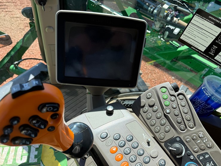 2015-john-deere-r4038-image-80