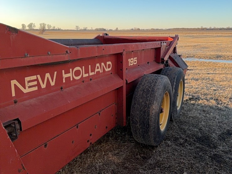 new-holland-195-image-10