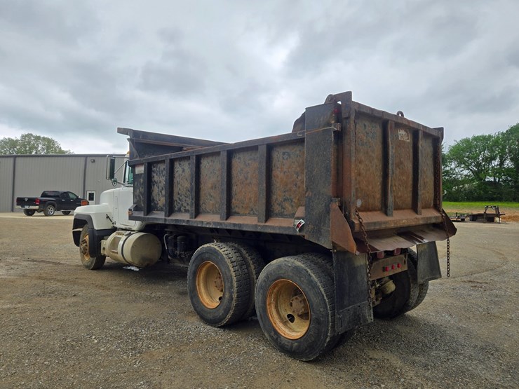 1996-mack-rd690s-image-8