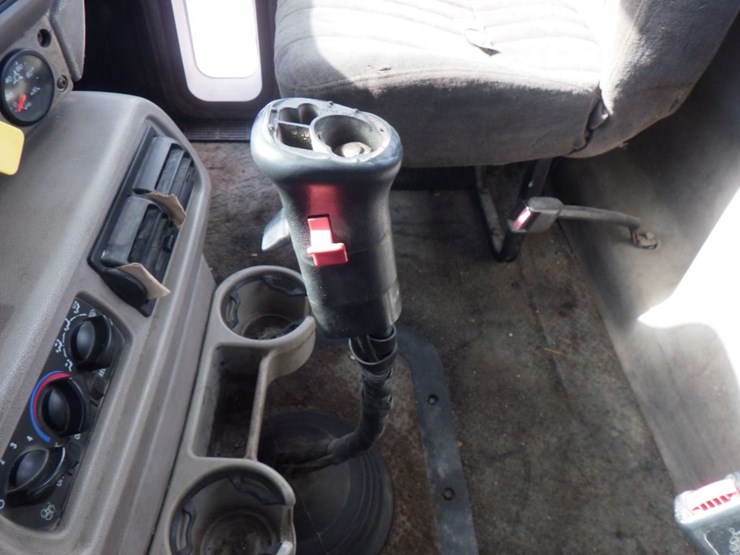 2001-mack-ch613-image-16