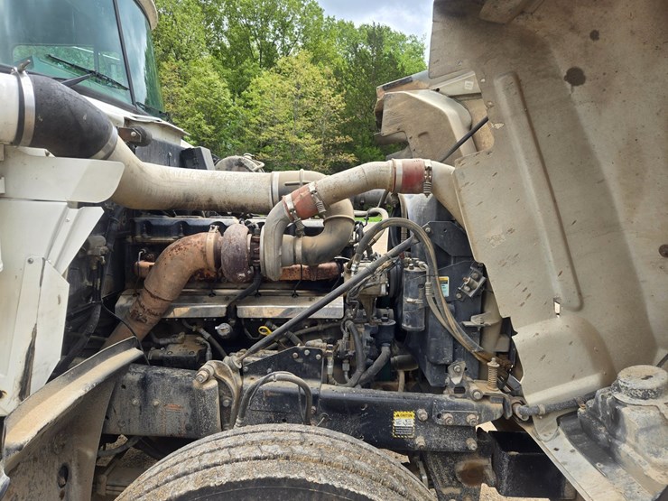 2001-mack-rd690s-image-47