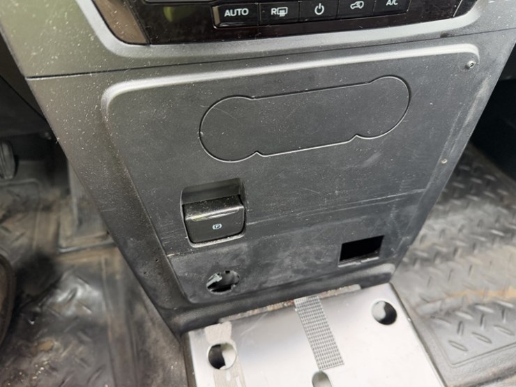 2021-ford-explorer-image-31