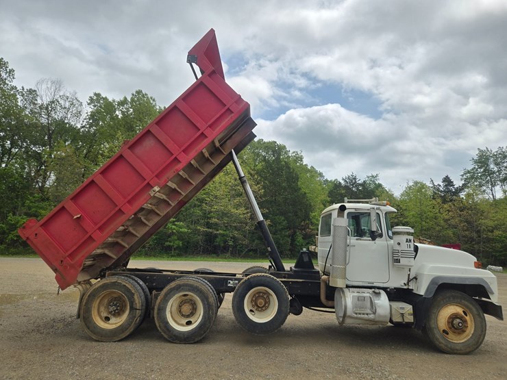 2001-mack-rd688s-image-32