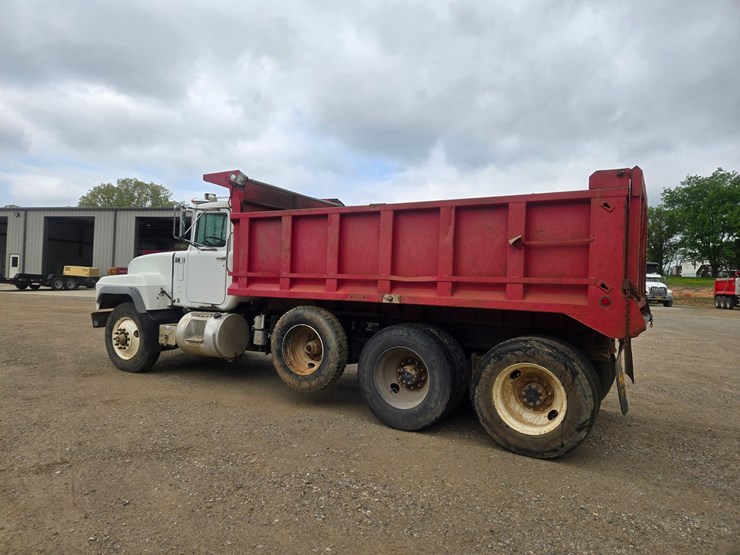 2001-mack-rd688s-image-10