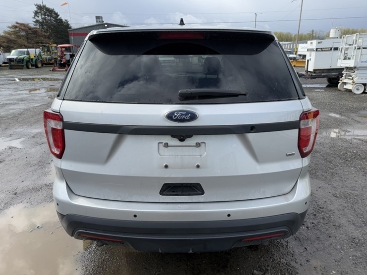 2017-ford-explorer-image-5