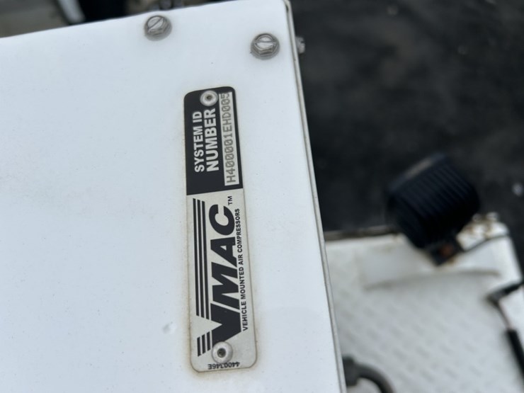 2017-peterbilt-337-image-48